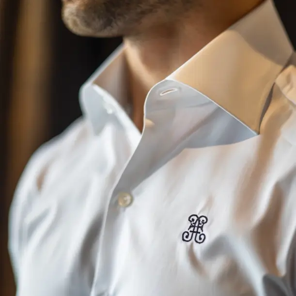 Logo Bestickung auf Hemden